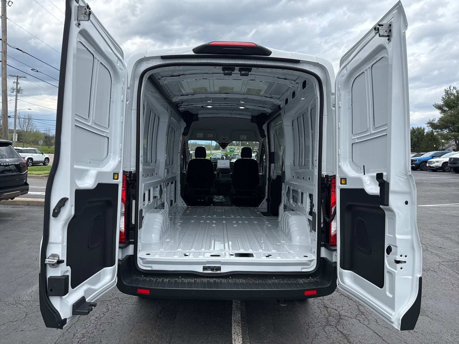 New 2026 Ford Transit 250 148 Medium Roof RWD image 36