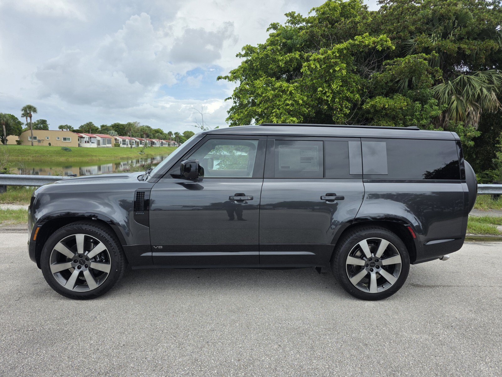 New 2026 Land Rover Defender 130 V8 AWD/4WD image 7