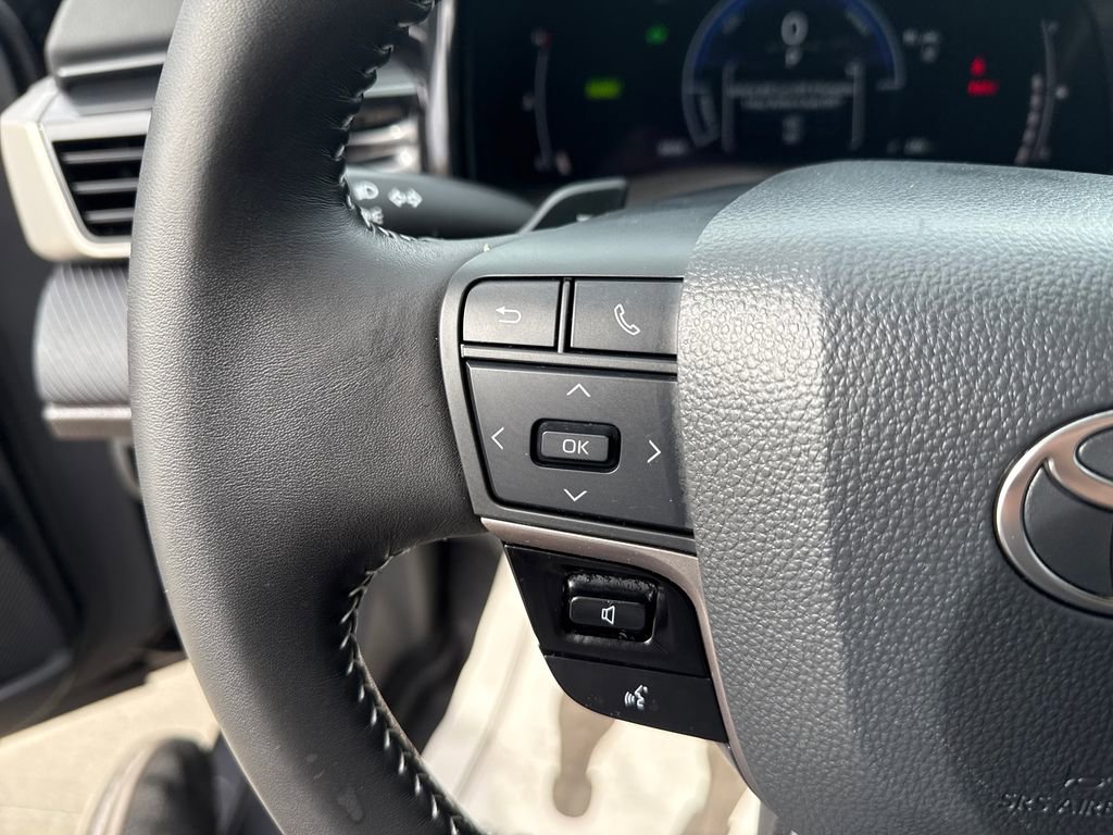 Used 2025 Toyota Camry SE image 19