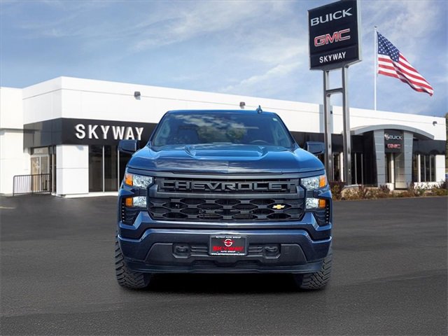 Used 2023 Chevrolet Silverado 1500 Custom image 2
