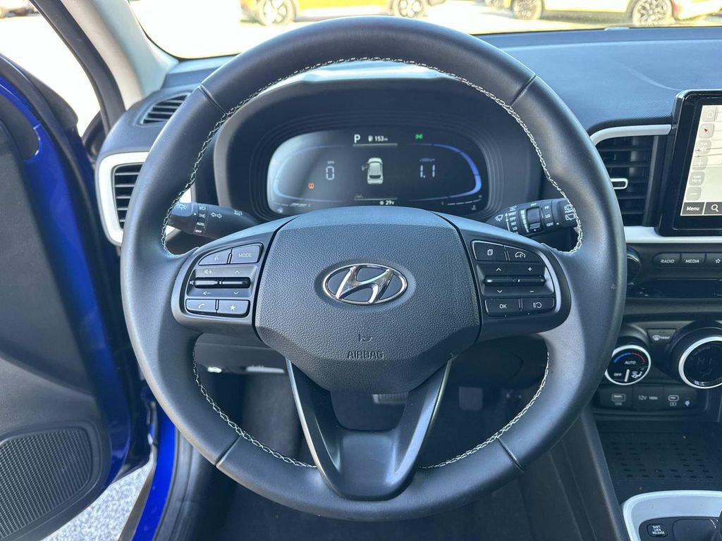 Used 2024 Hyundai Venue Limited image 15