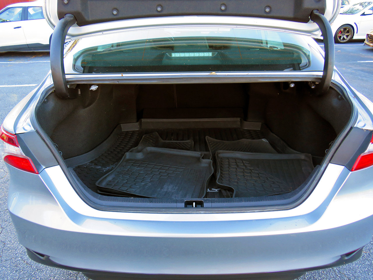 Used 2021 Toyota Camry LE image 32