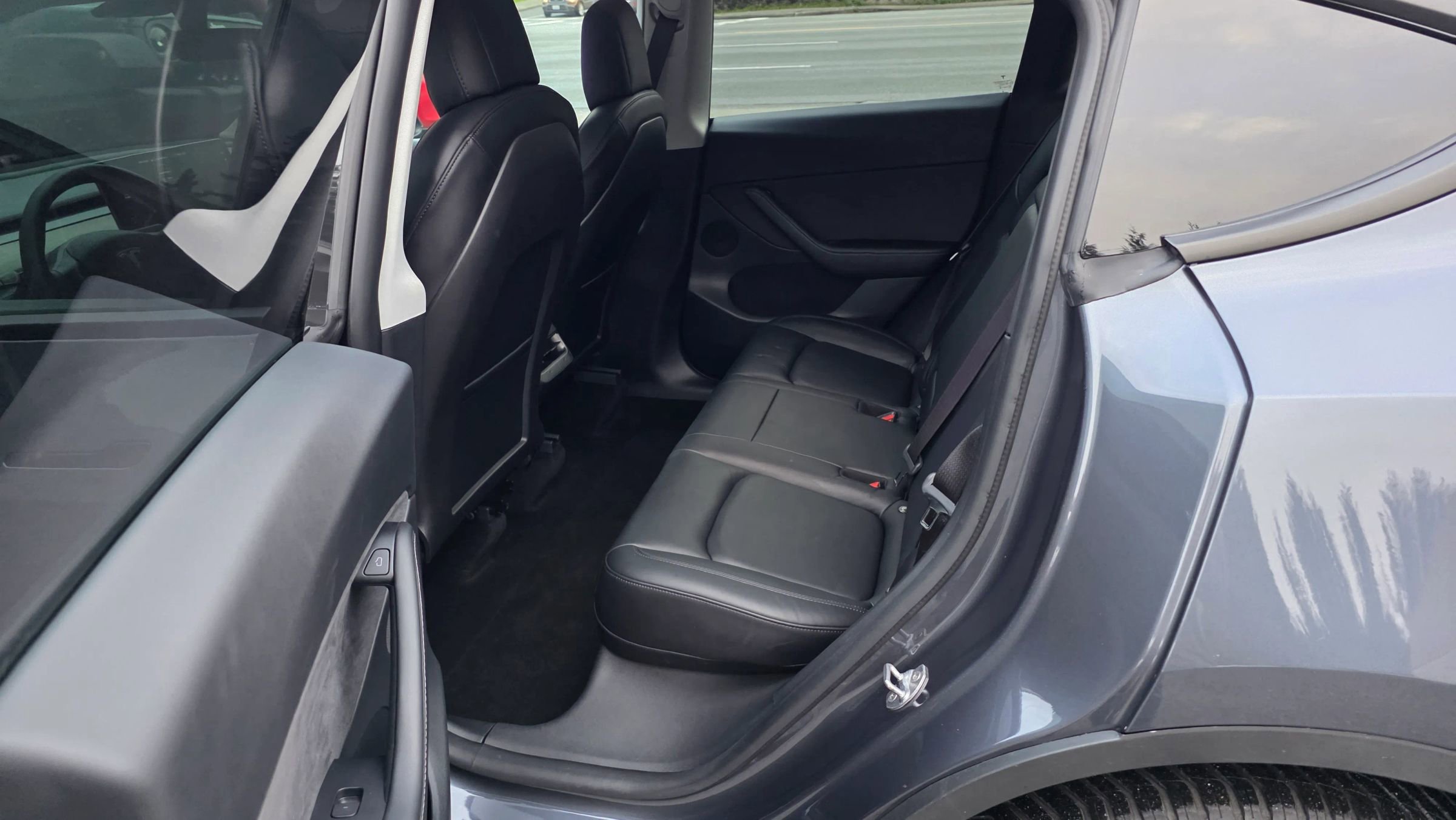 Used 2021 Tesla Model Y Long Range image 11