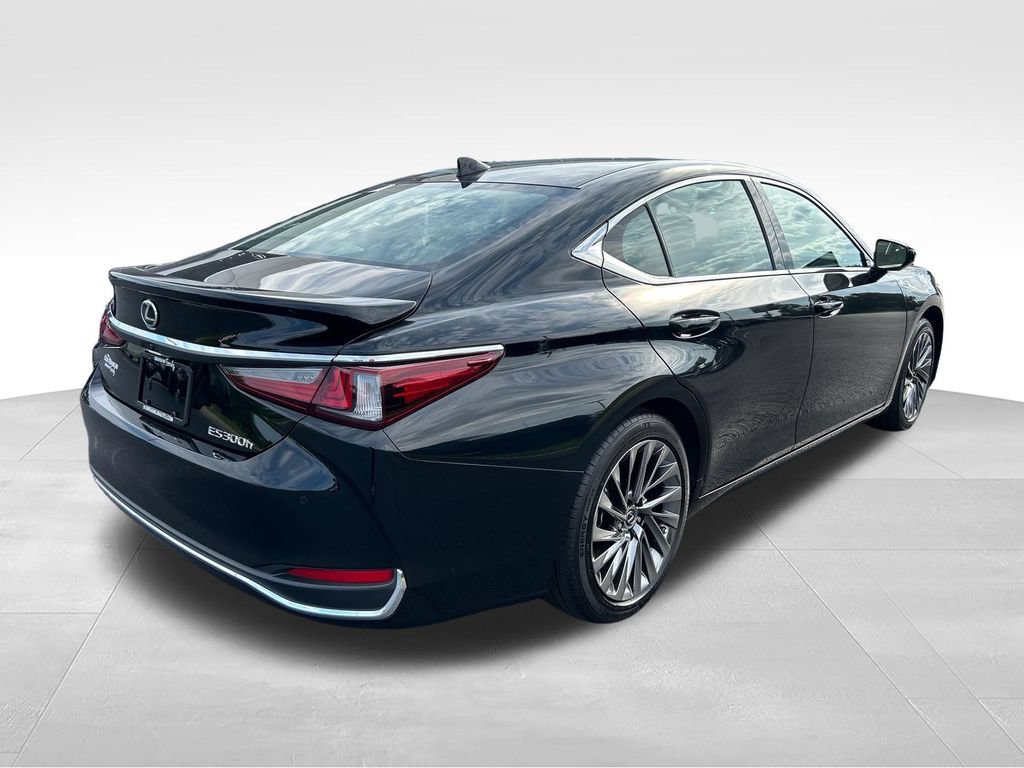 Used 2024 Lexus ES 300h w/ Accessory Package (Z2) FWD image 5