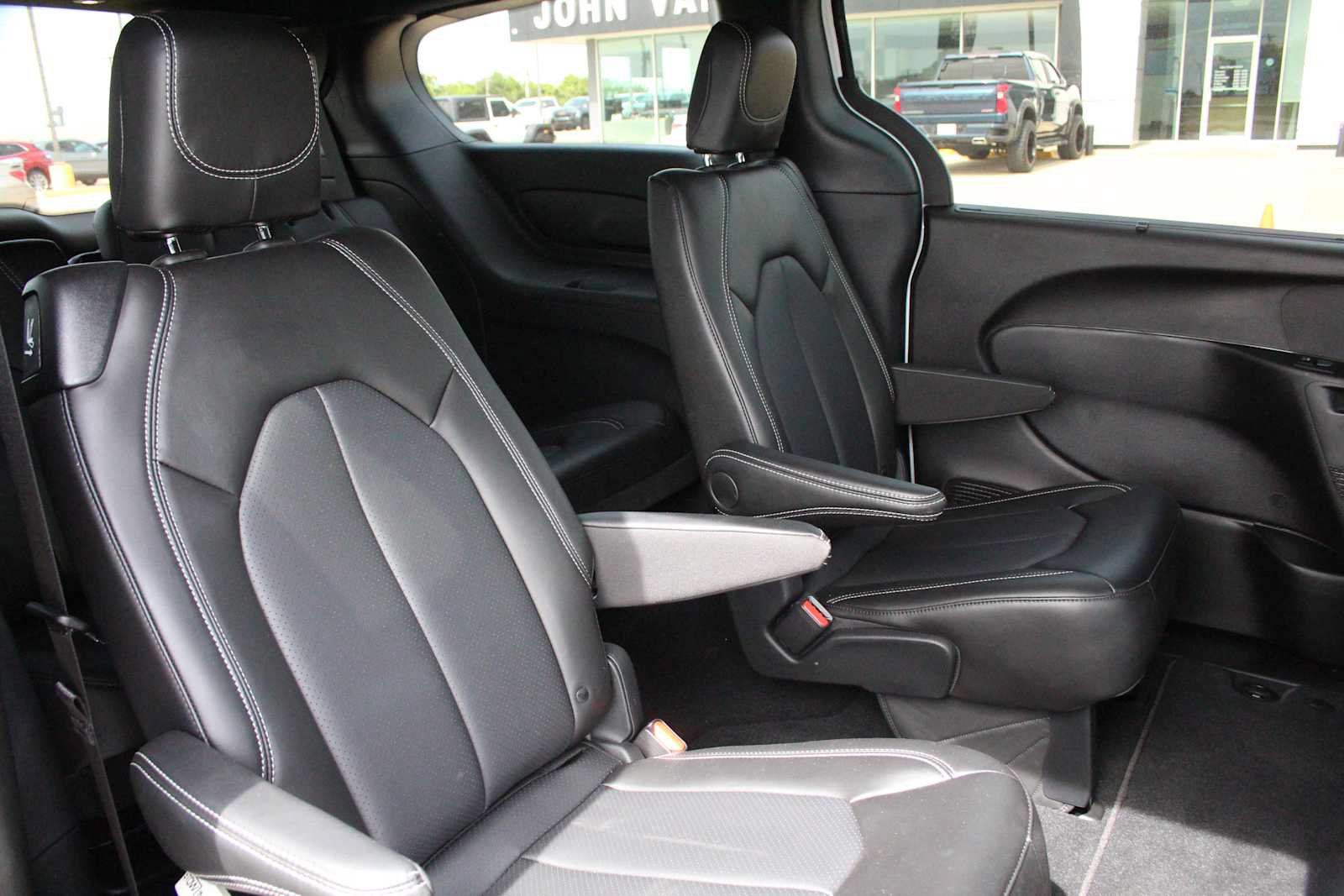 New 2025 Chrysler Pacifica Select AWD/4WD image 22