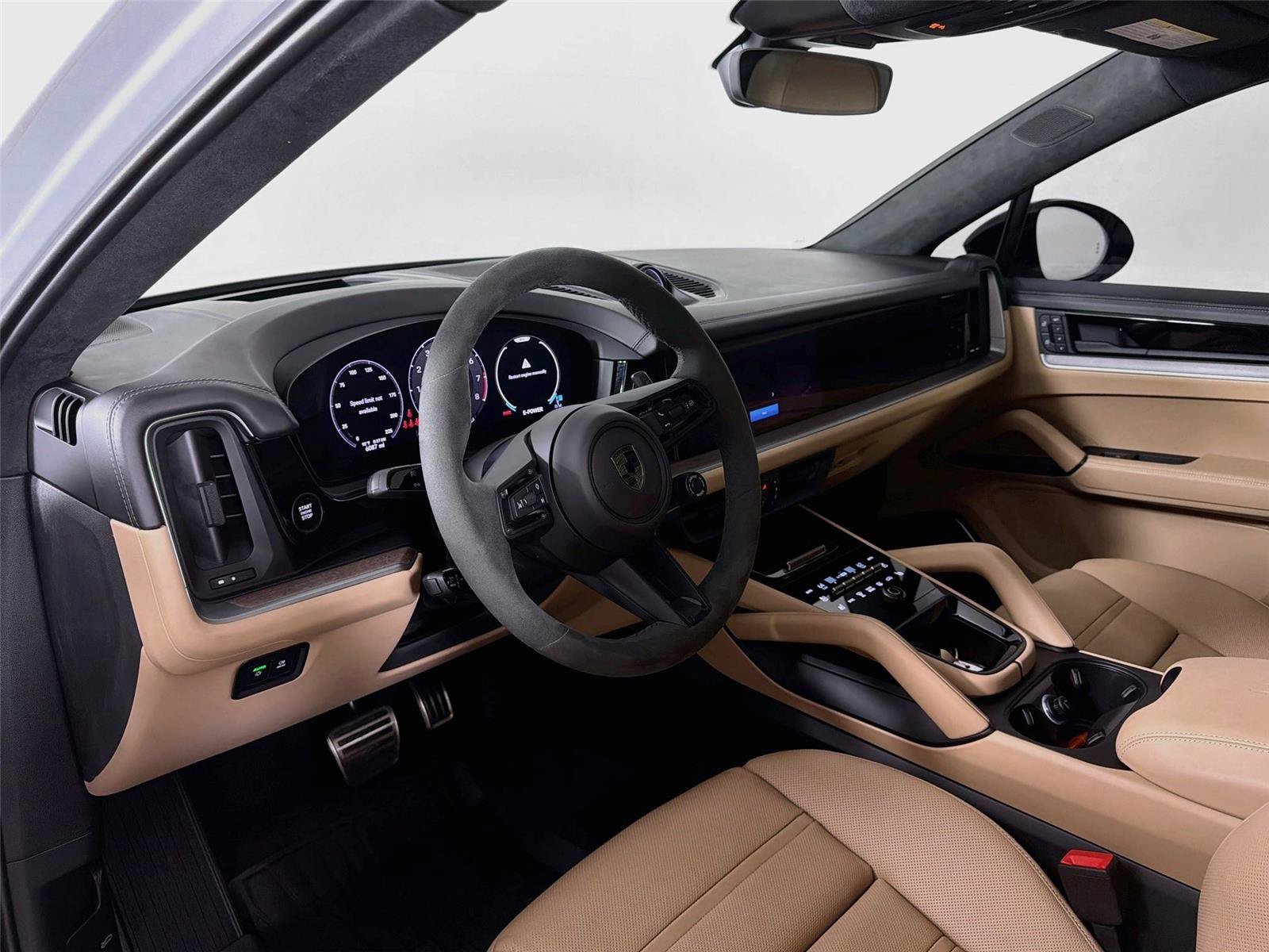 Certified 2025 Porsche Cayenne Turbo AWD/4WD image 4