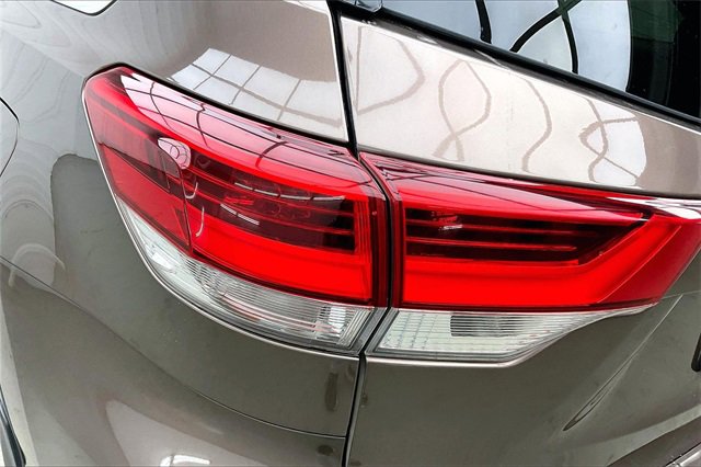 Used 2017 Toyota Highlander XLE image 27