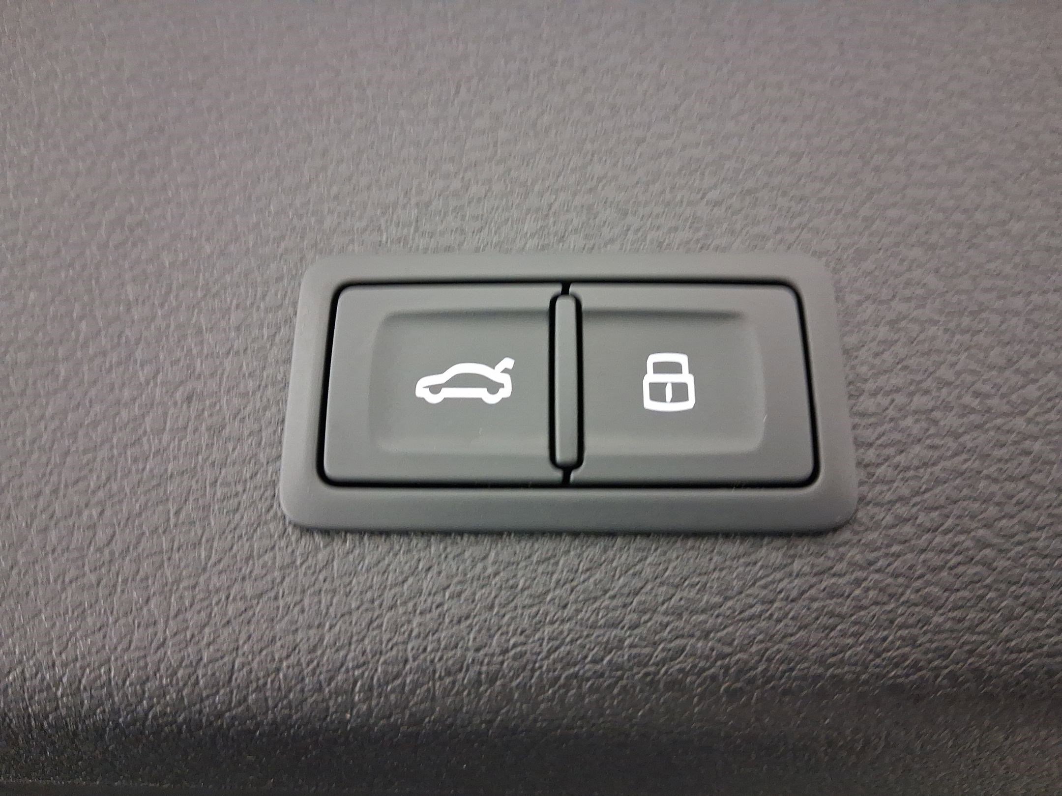 Used 2024 Audi Q8 e-tron Premium Plus w/ Premium Plus Package image 31