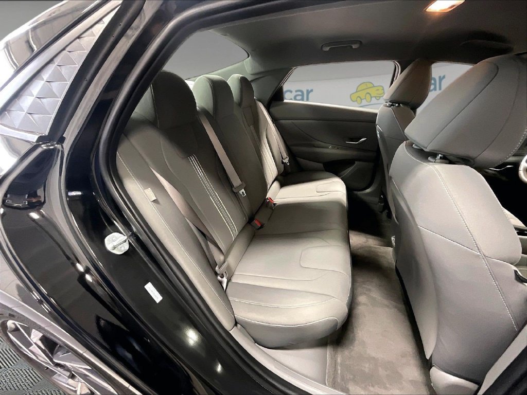 Used 2025 Hyundai Elantra SEL FWD image 16