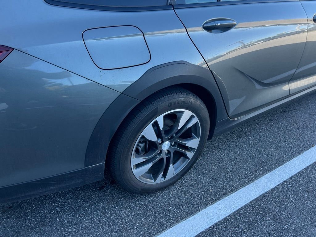 Used 2018 Buick Regal Essence w/ Driver Confidence Package #1 AWD/4WD image 8