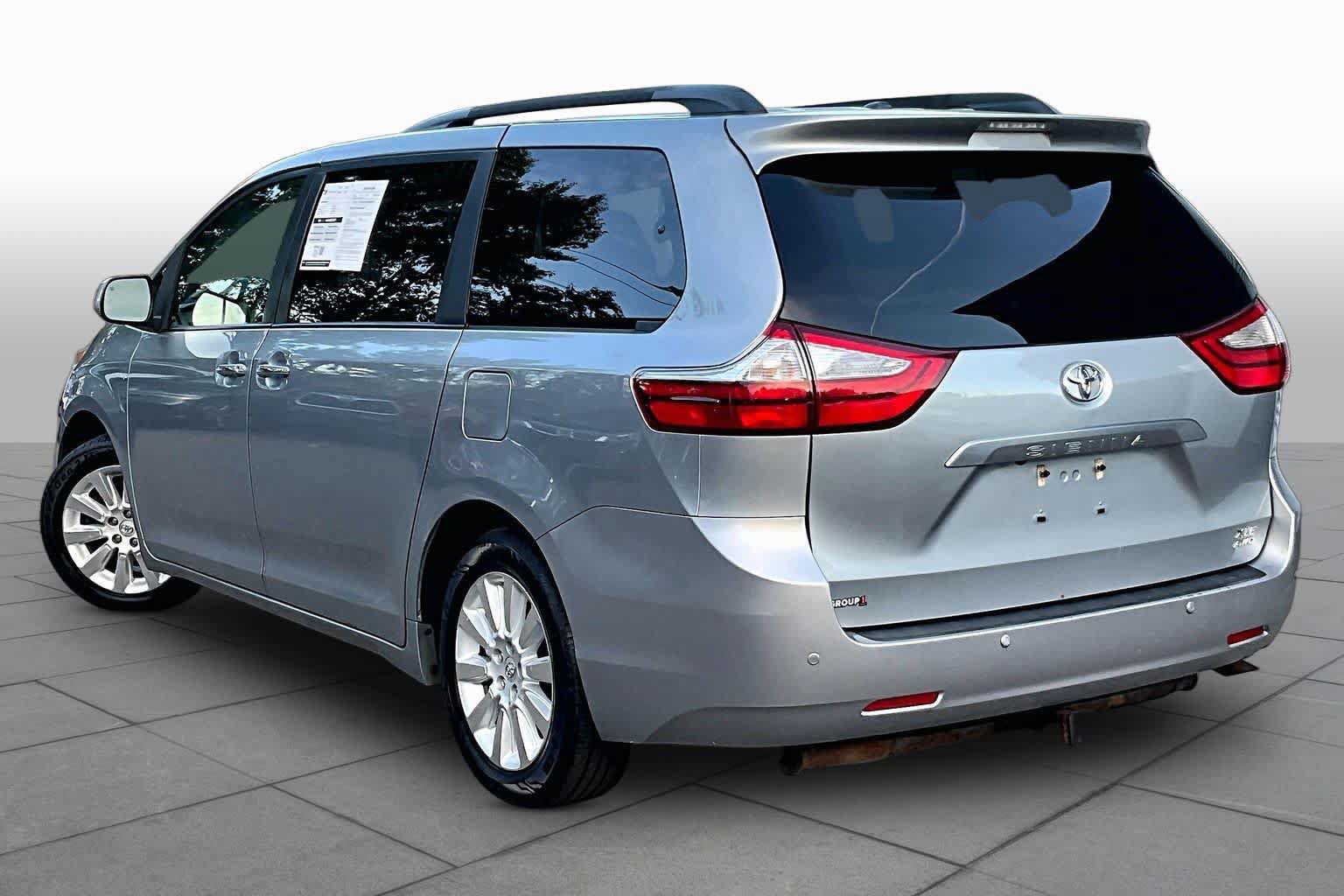Used 2016 Toyota Sienna XLE w/ XLE Navigation Package AWD/4WD image 11