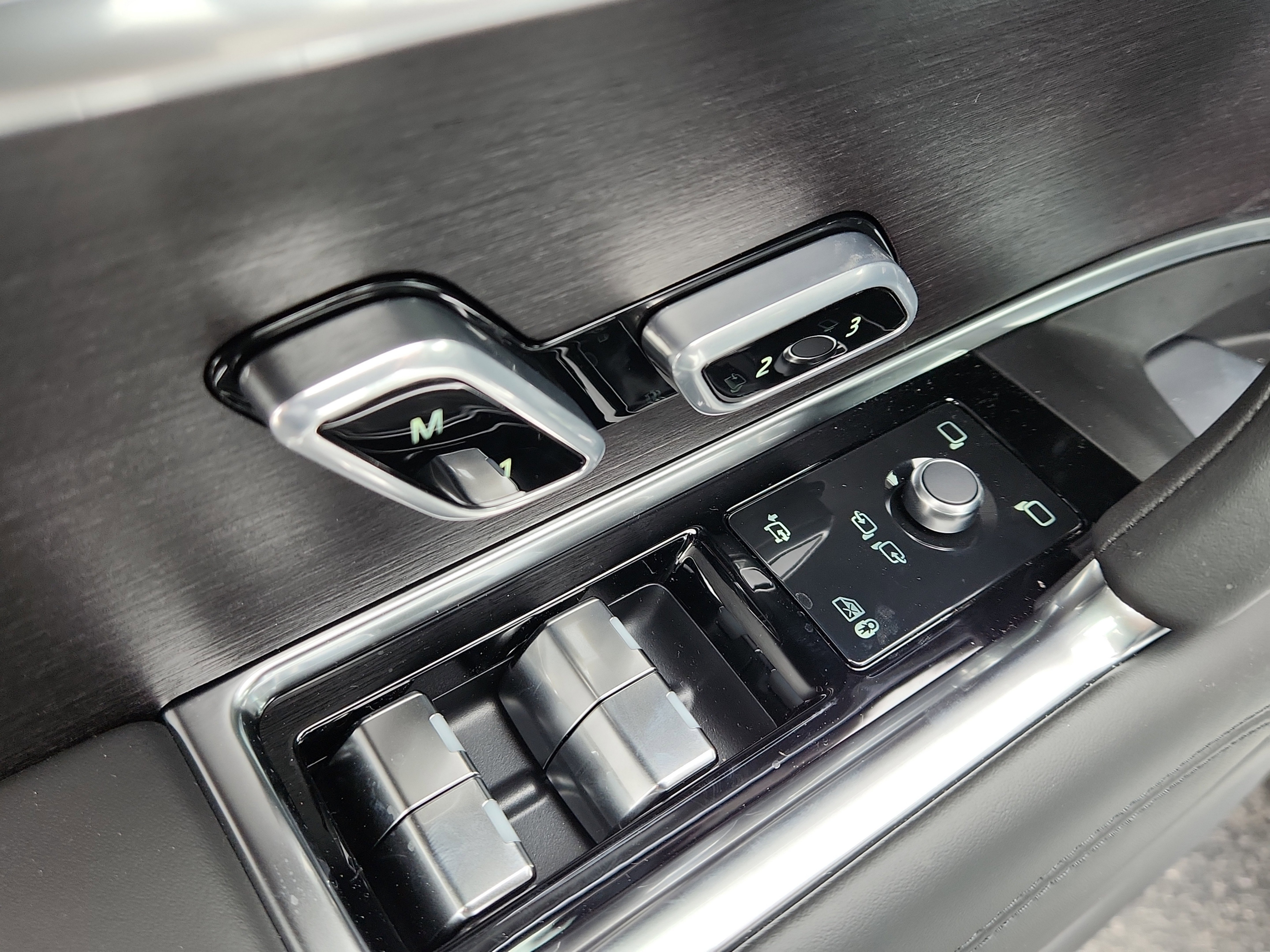 New 2025 Land Rover Range Rover SE image 9