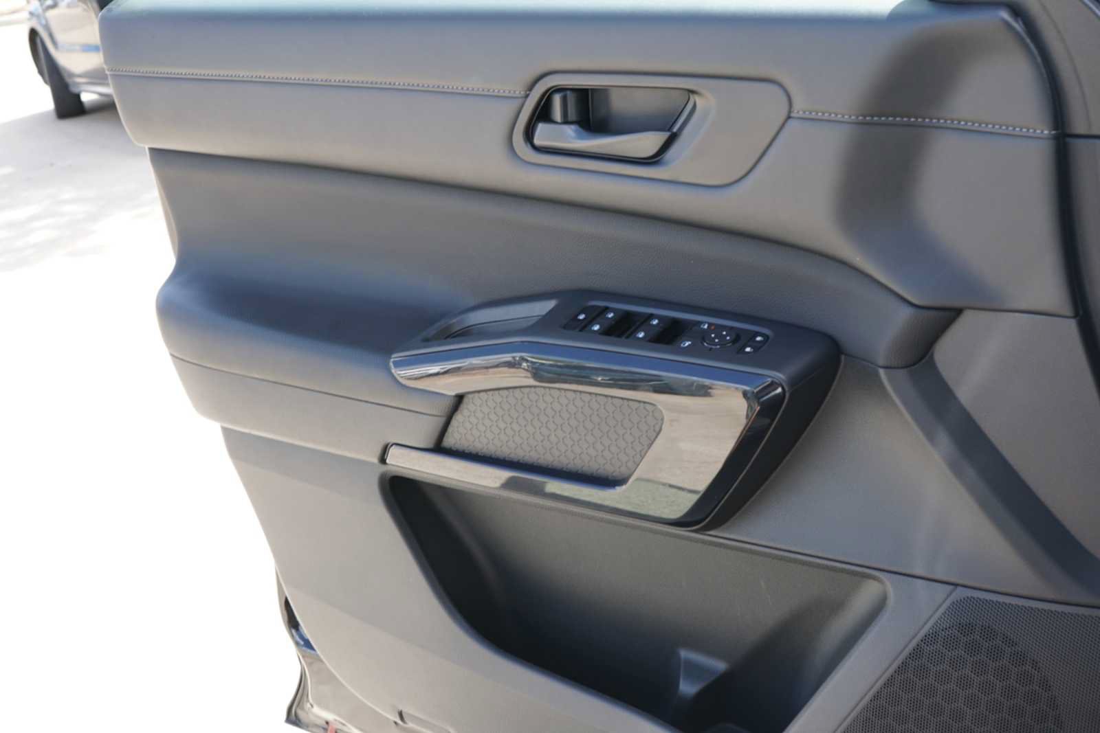 Used 2024 Nissan Pathfinder SV FWD image 15