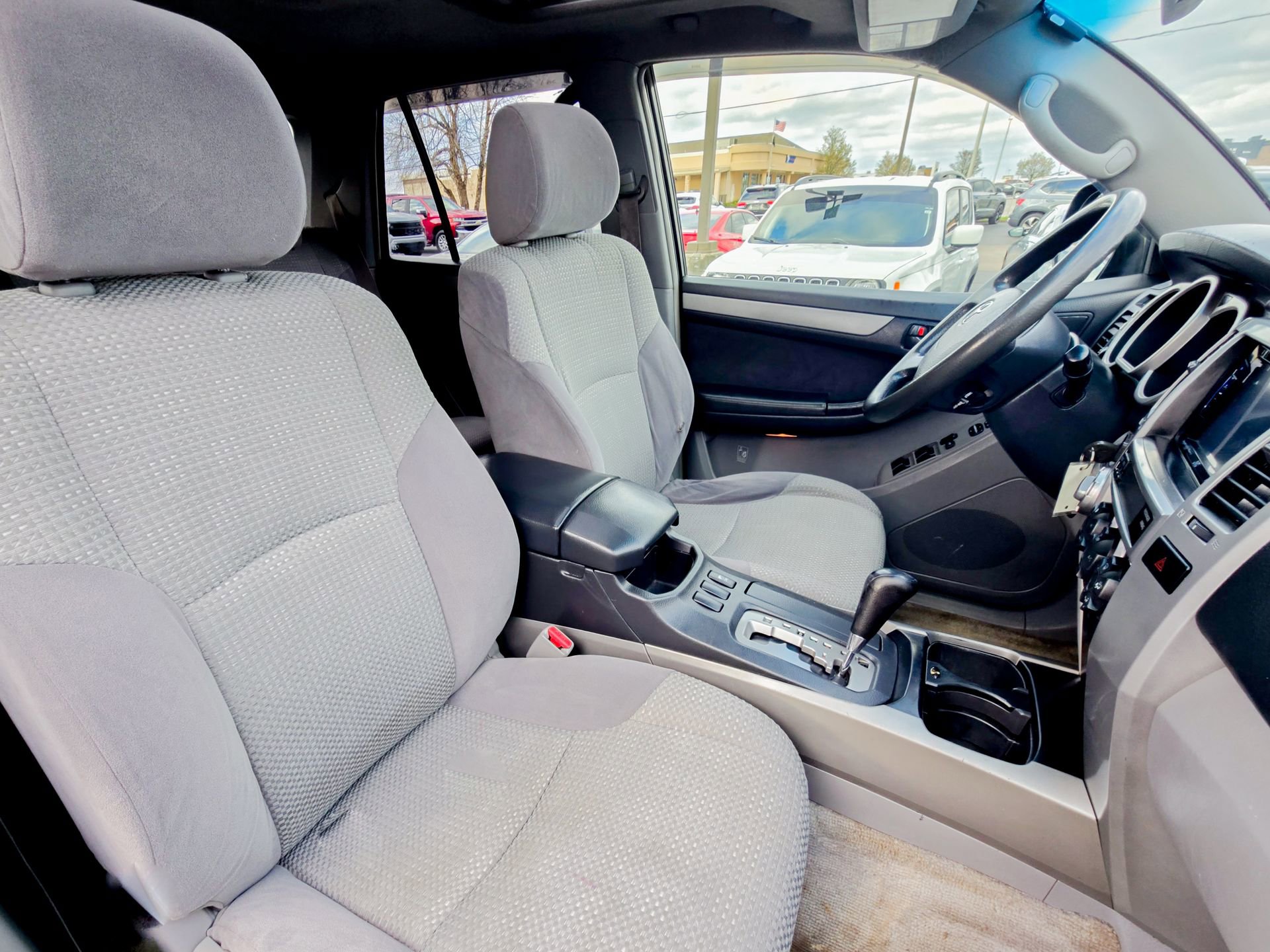 Used 2005 Toyota 4Runner SR5 AWD/4WD image 22