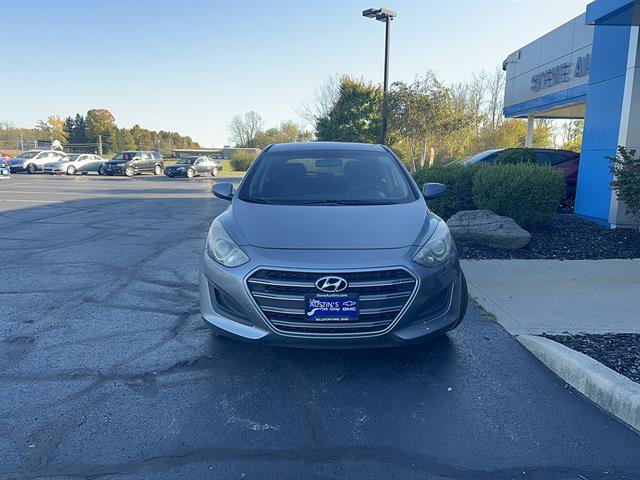 Used 2017 Hyundai Elantra GT FWD image 2
