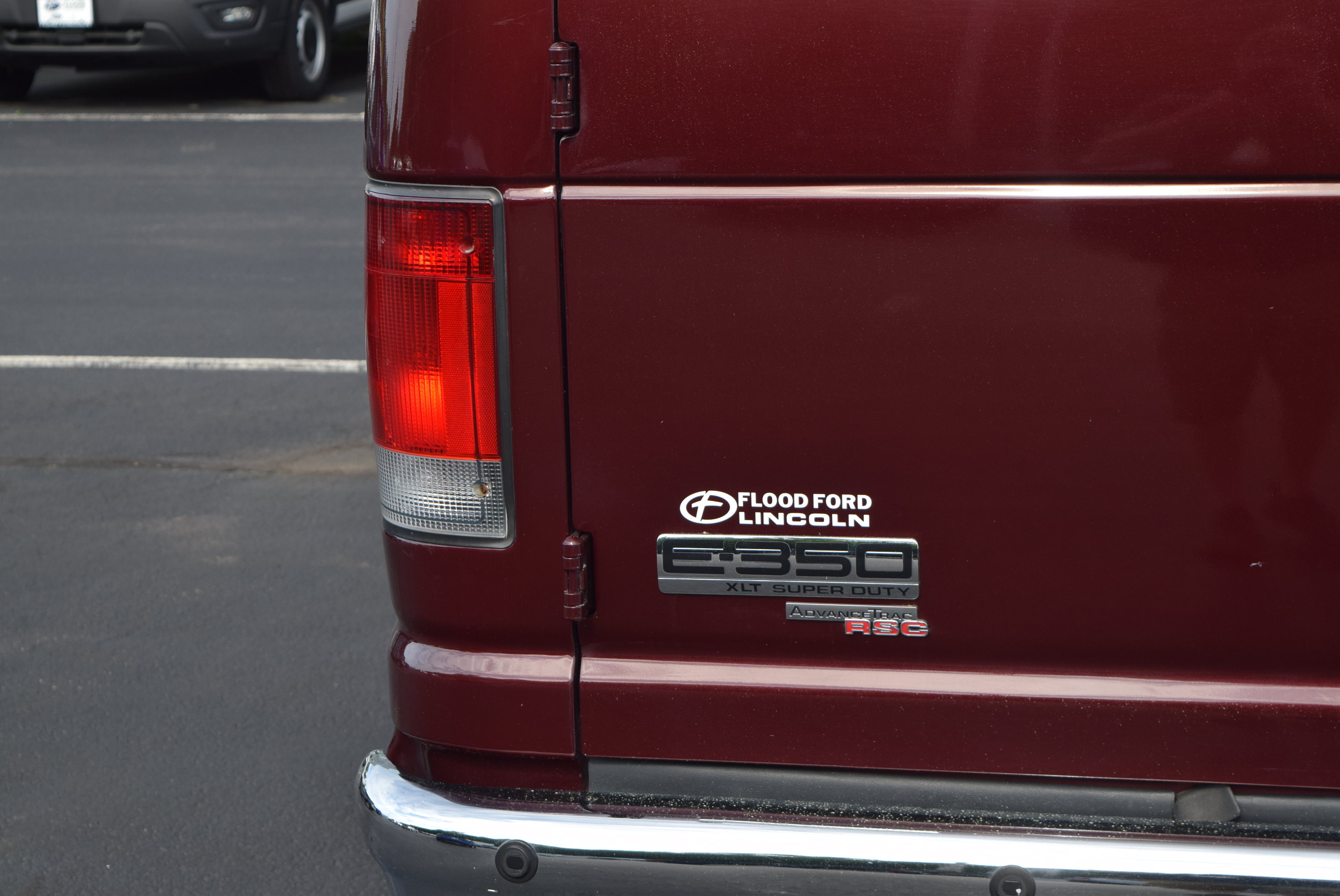 Used 2008 Ford E-350 and Econoline 350 Super Duty Wagon RWD image 6