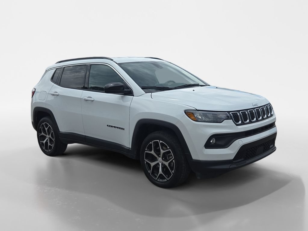 Used 2024 Jeep Compass Latitude AWD/4WD image 7