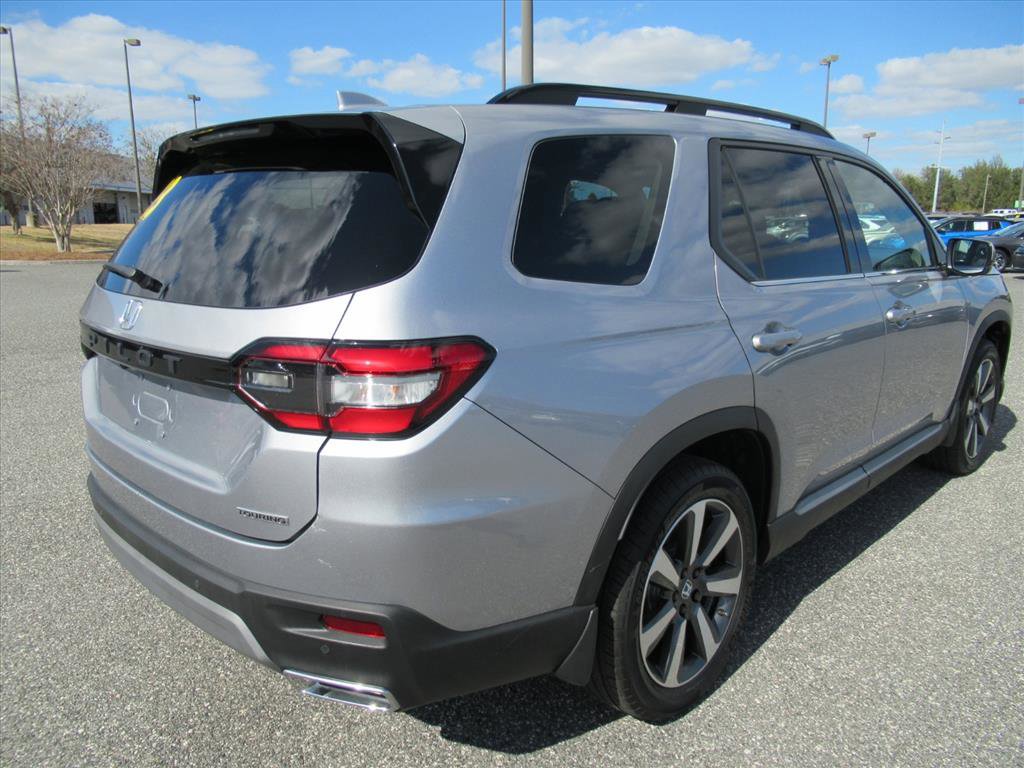 Used 2023 Honda Pilot Touring image 7