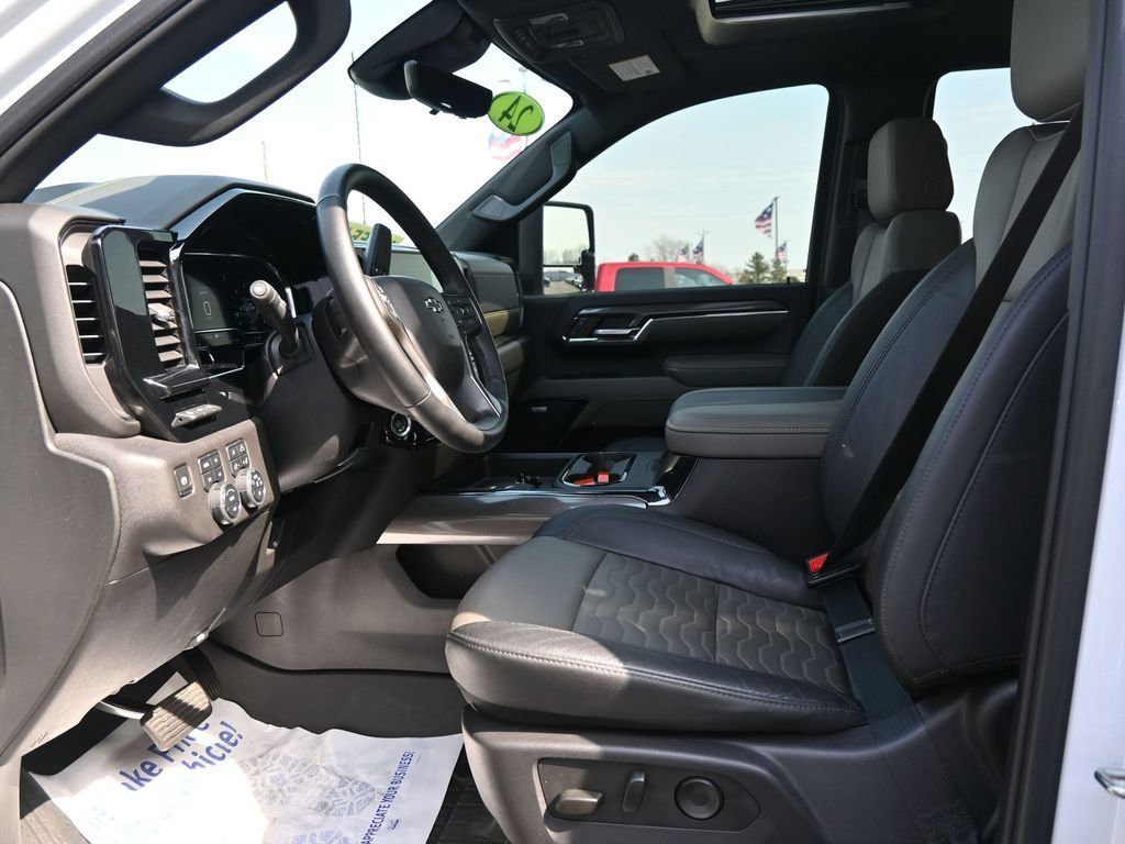 Used 2024 Chevrolet Silverado 2500 ZR2 w/ Technology Package image 15