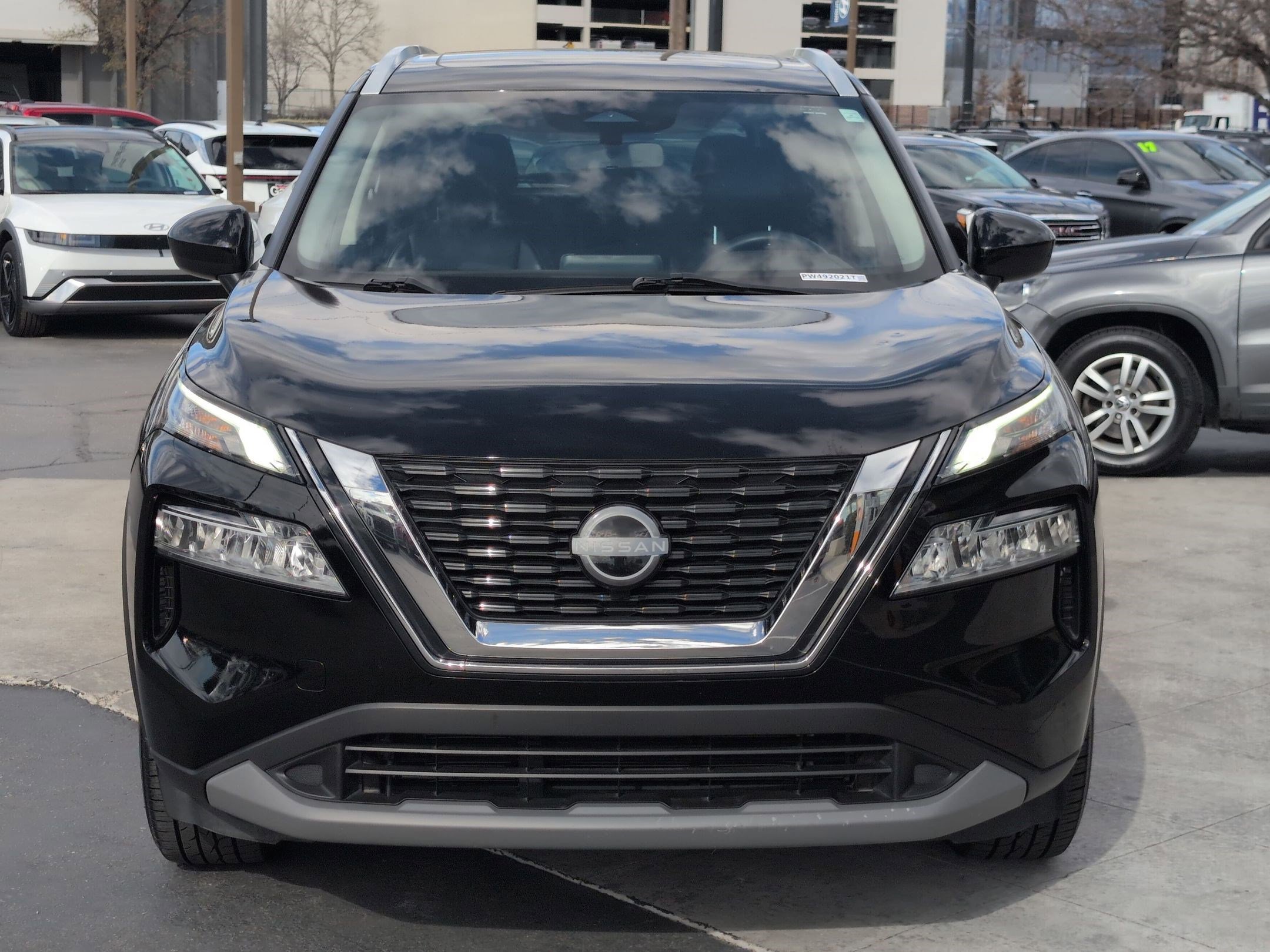 Used 2023 Nissan Rogue SV w/ SV Premium B Package image 11