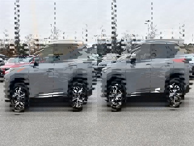 Used 2023 Nissan Rogue Platinum w/ Platinum Premium Package image 6