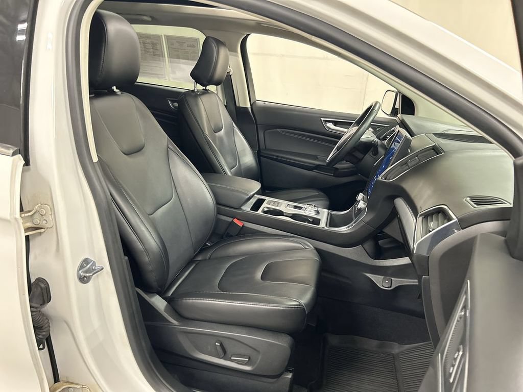 Used 2022 Ford Edge Titanium AWD/4WD image 24