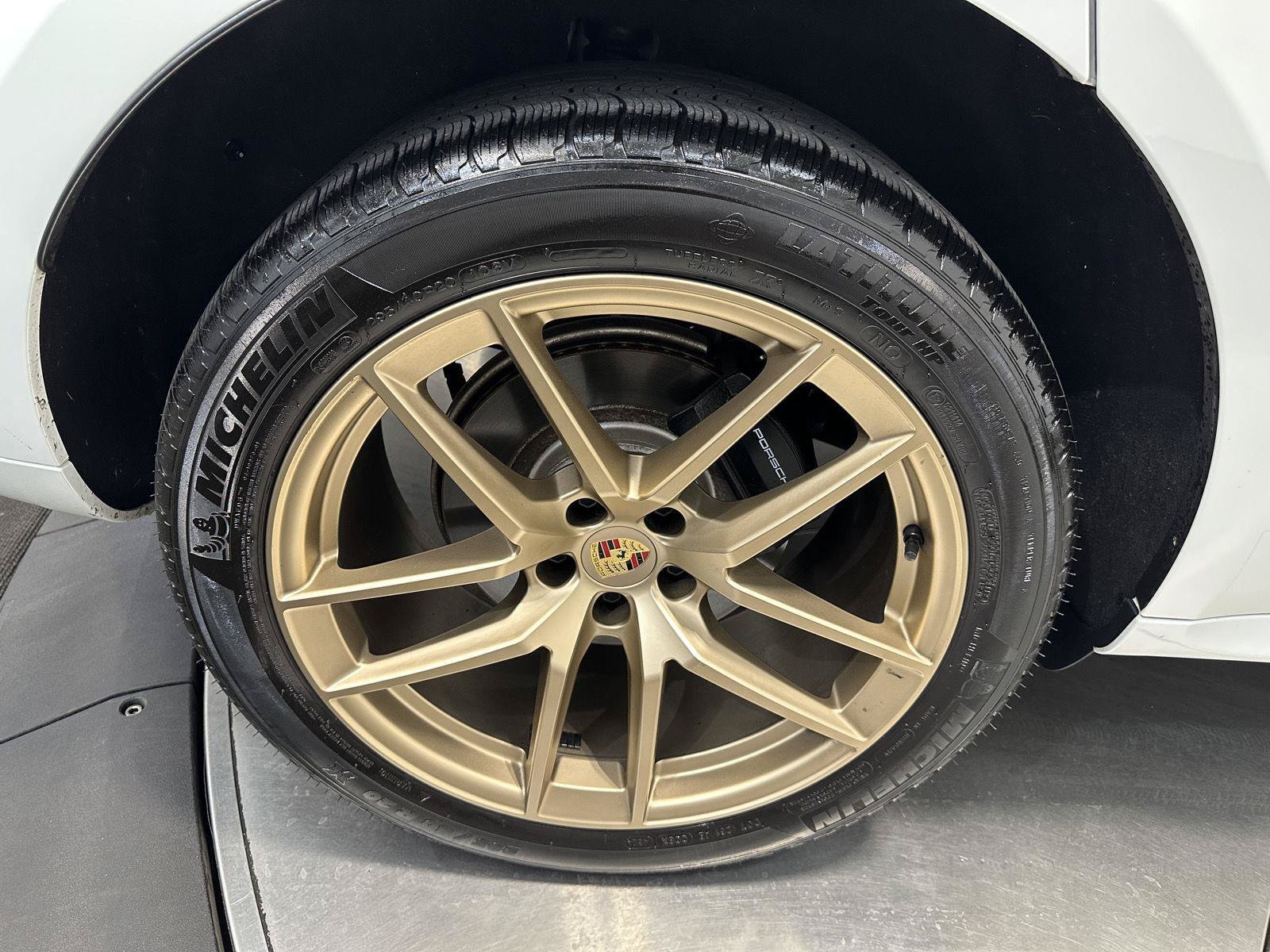 Certified 2025 Porsche Macan AWD/4WD image 13