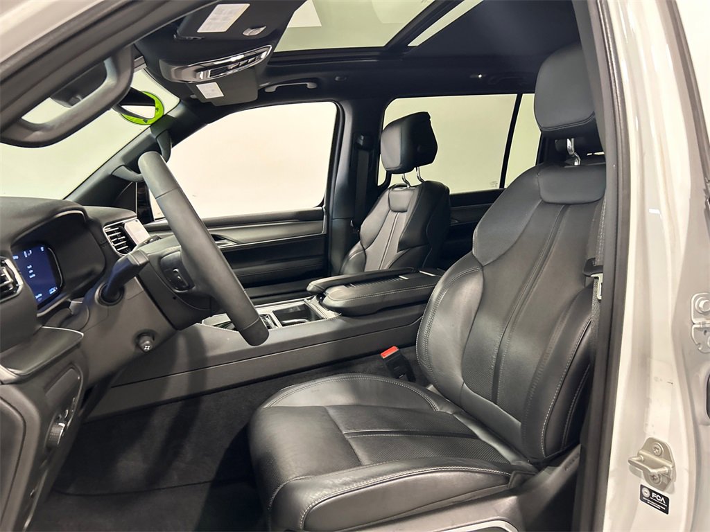 Used 2024 Jeep Wagoneer Series II image 16