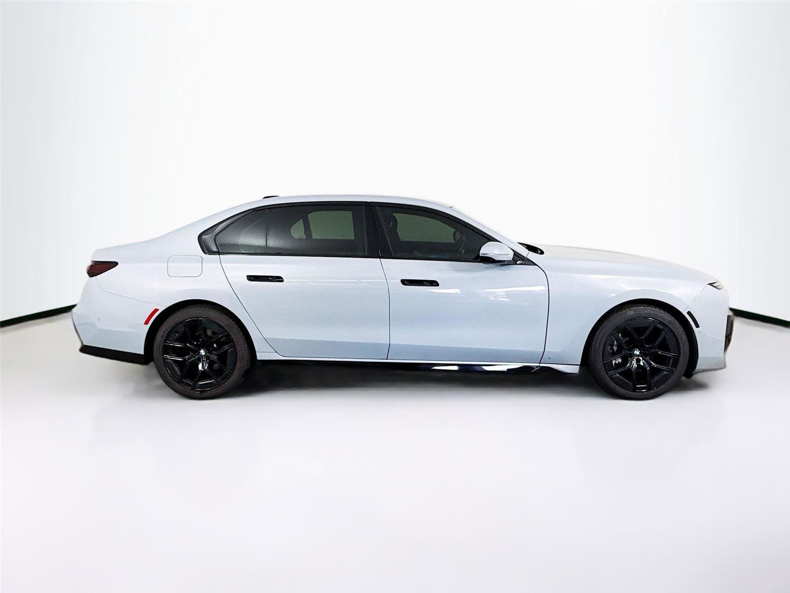 Used 2023 BMW 740i w/ Parking Assistance Package RWD image 33