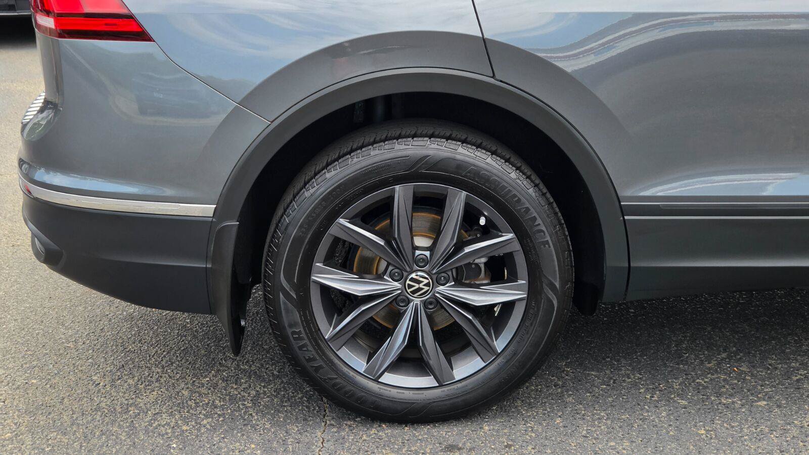 Certified 2023 Volkswagen Tiguan SE FWD image 15