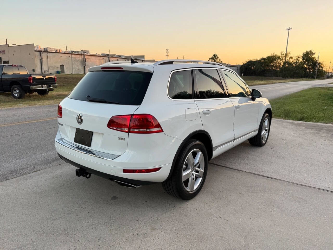Used 2013 Volkswagen Touareg TDI image 8