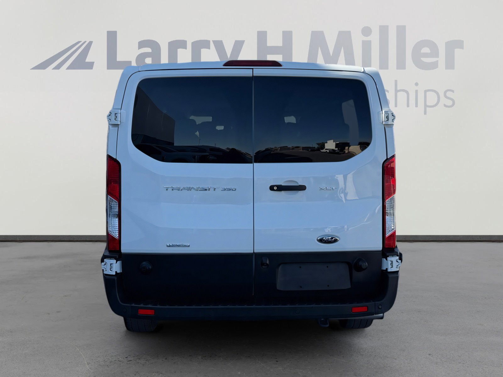 Used 2024 Ford Transit 350 XLT RWD image 4