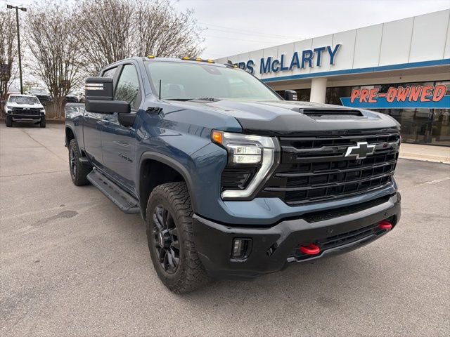 Used 2025 Chevrolet Silverado 2500 LT w/ Trail Boss Package image 2