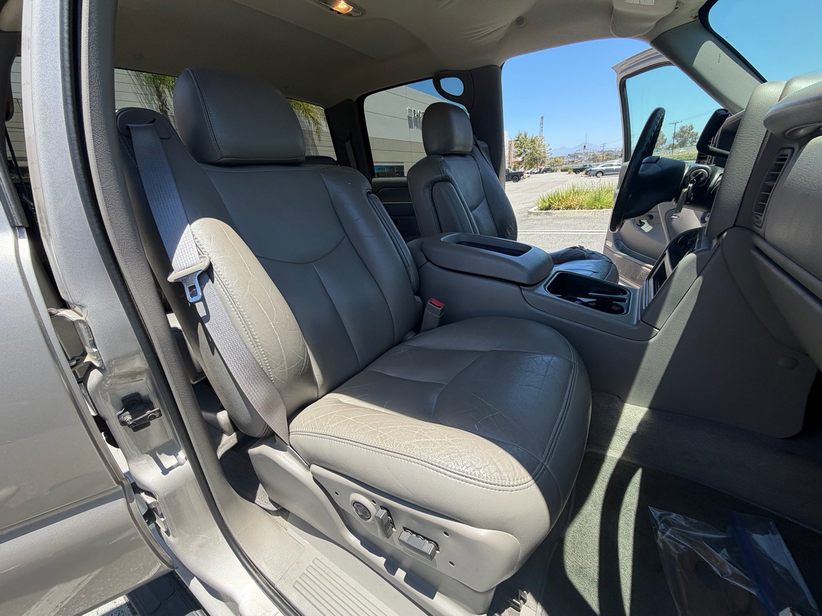Used 2004 GMC Sierra 3500 SLT w/ Heavy-Duty Power Package AWD/4WD image 15