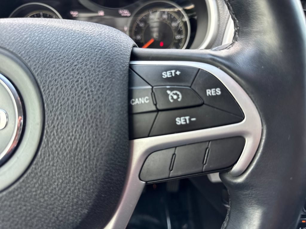 Used 2015 Jeep Cherokee Trailhawk w/ Leather Interior Group AWD/4WD image 17