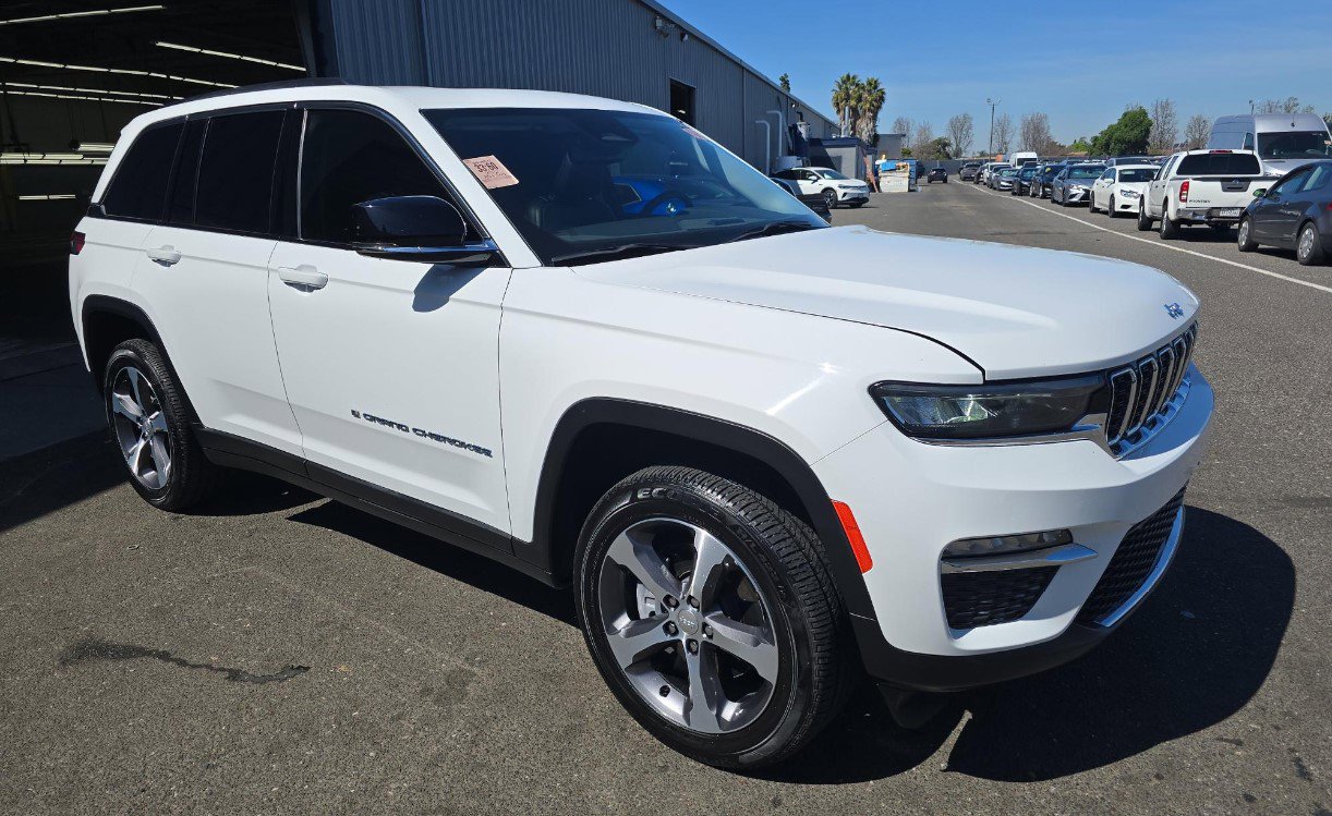 Used 2022 Jeep Grand Cherokee Limited 4xe image 2