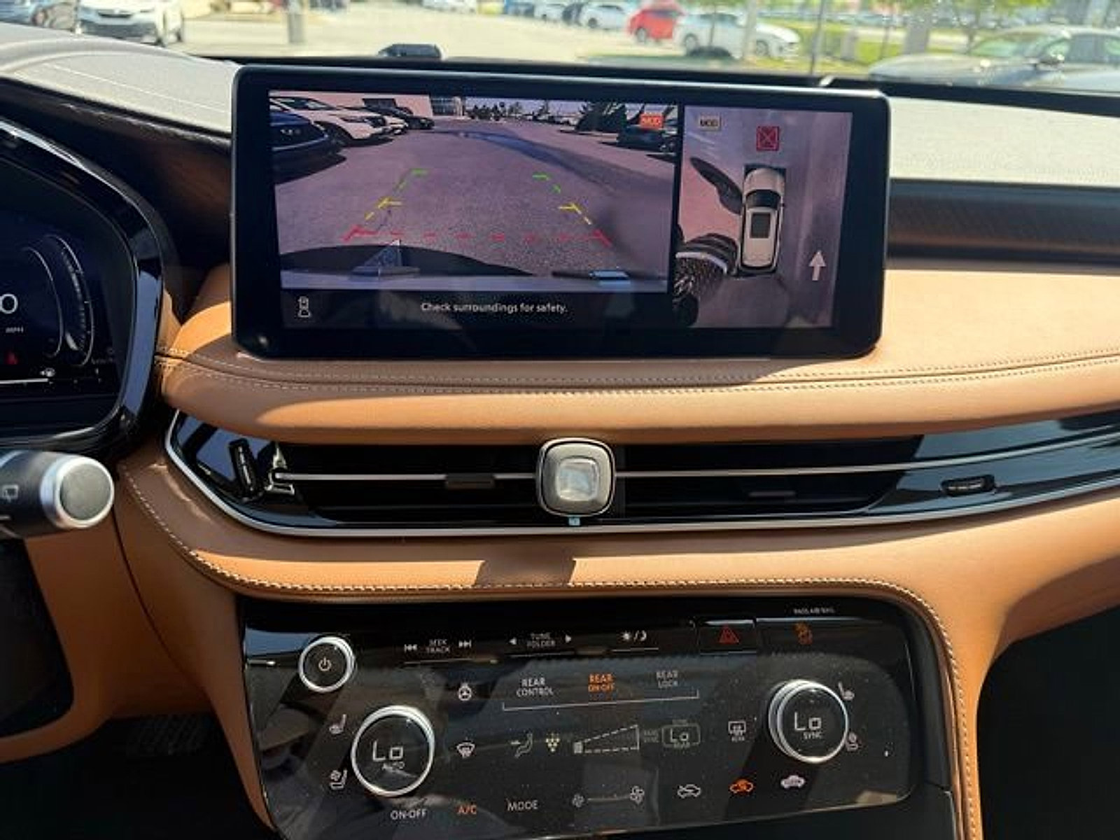 Certified 2025 INFINITI QX60 Sensory w/ Vision Package AWD/4WD image 18