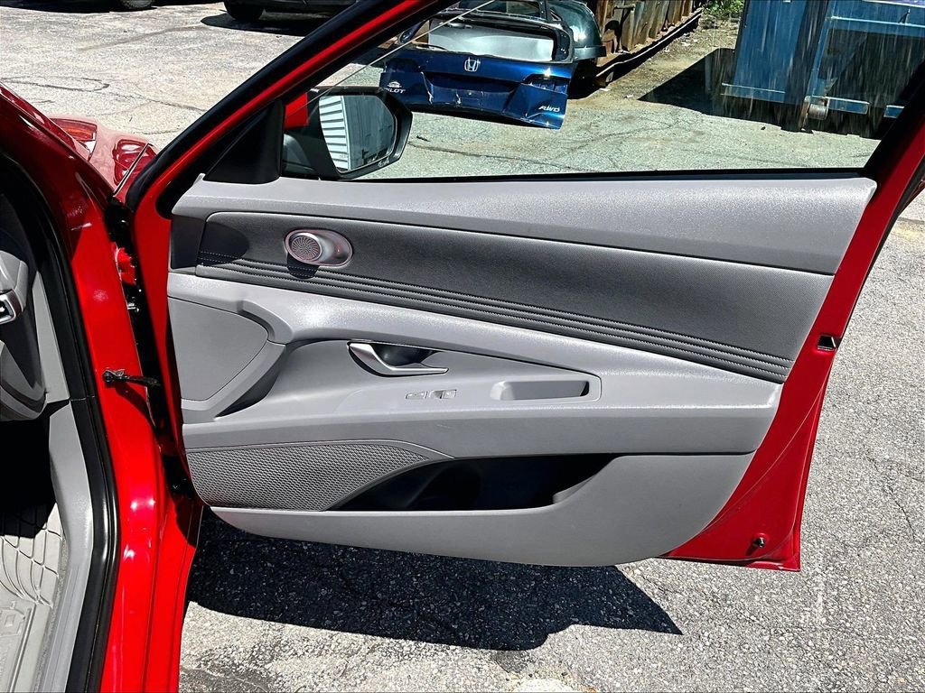 Used 2023 Hyundai Elantra SEL w/ Convenience Package FWD image 12