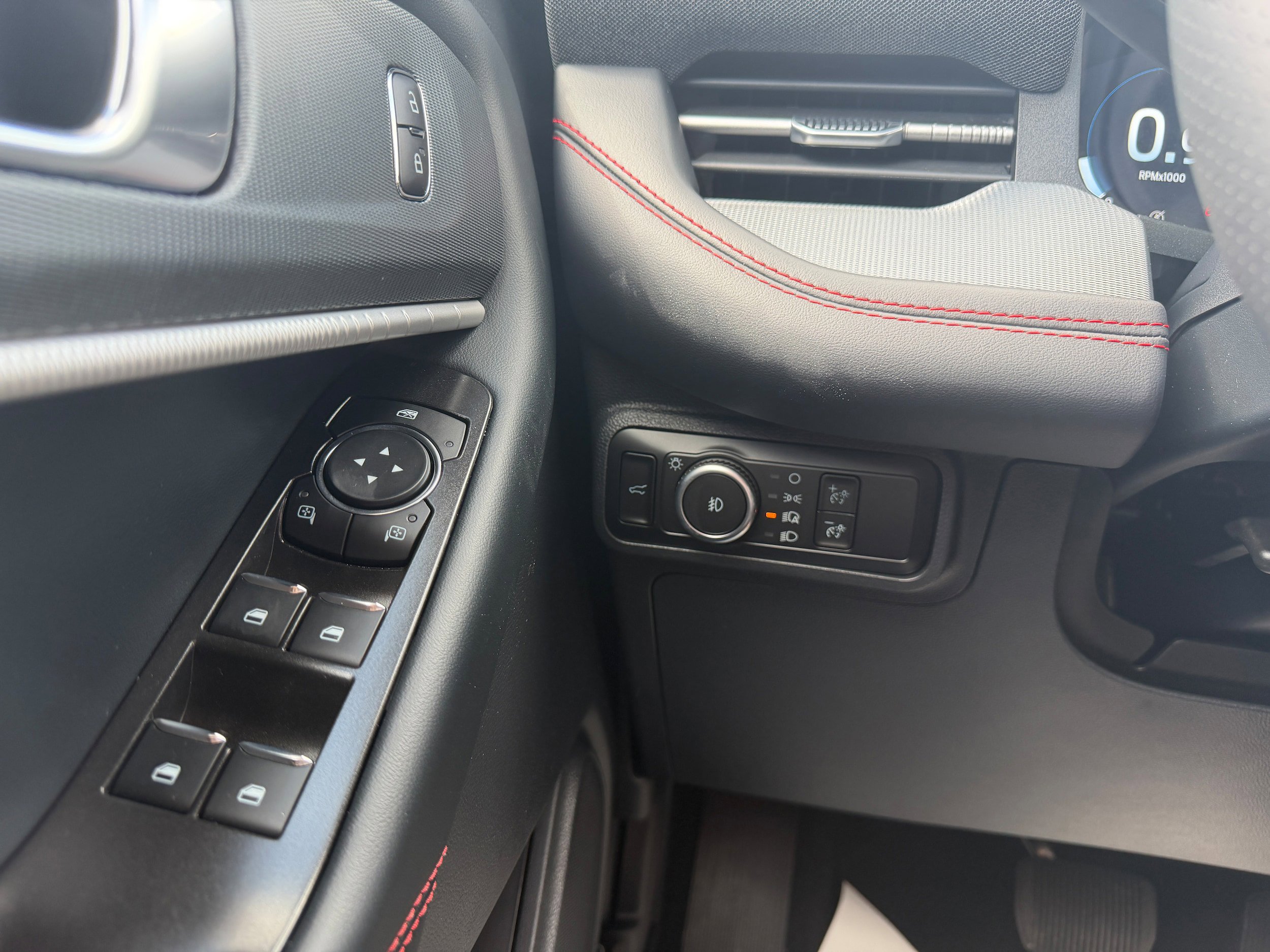 New 2026 Ford Explorer ST-Line w/ ST-Line Street Pack image 27