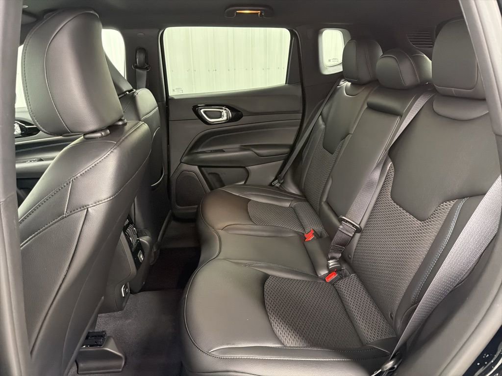 New 2026 Jeep Compass Latitude image 10