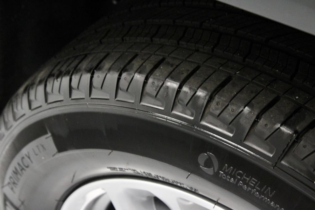 Used 2024 Jeep Grand Cherokee L Laredo AWD/4WD image 19