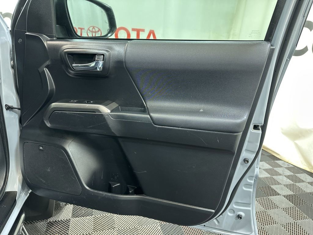Used 2019 Toyota Tacoma TRD Off-Road image 8