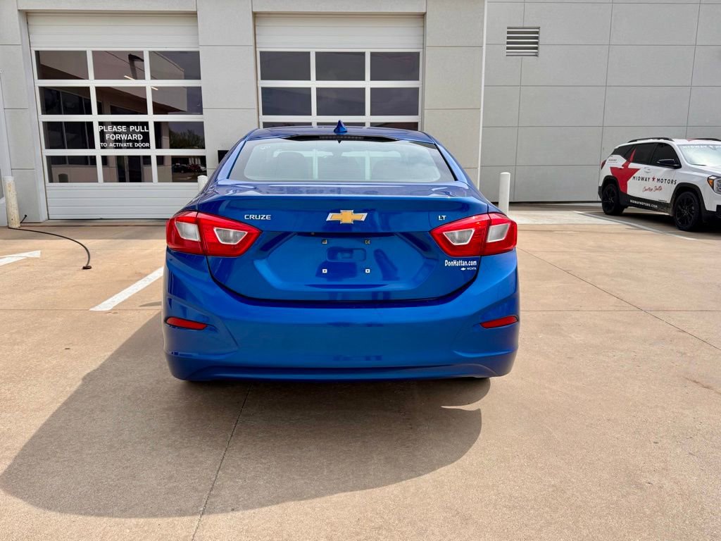 Used 2017 Chevrolet Cruze LT image 4