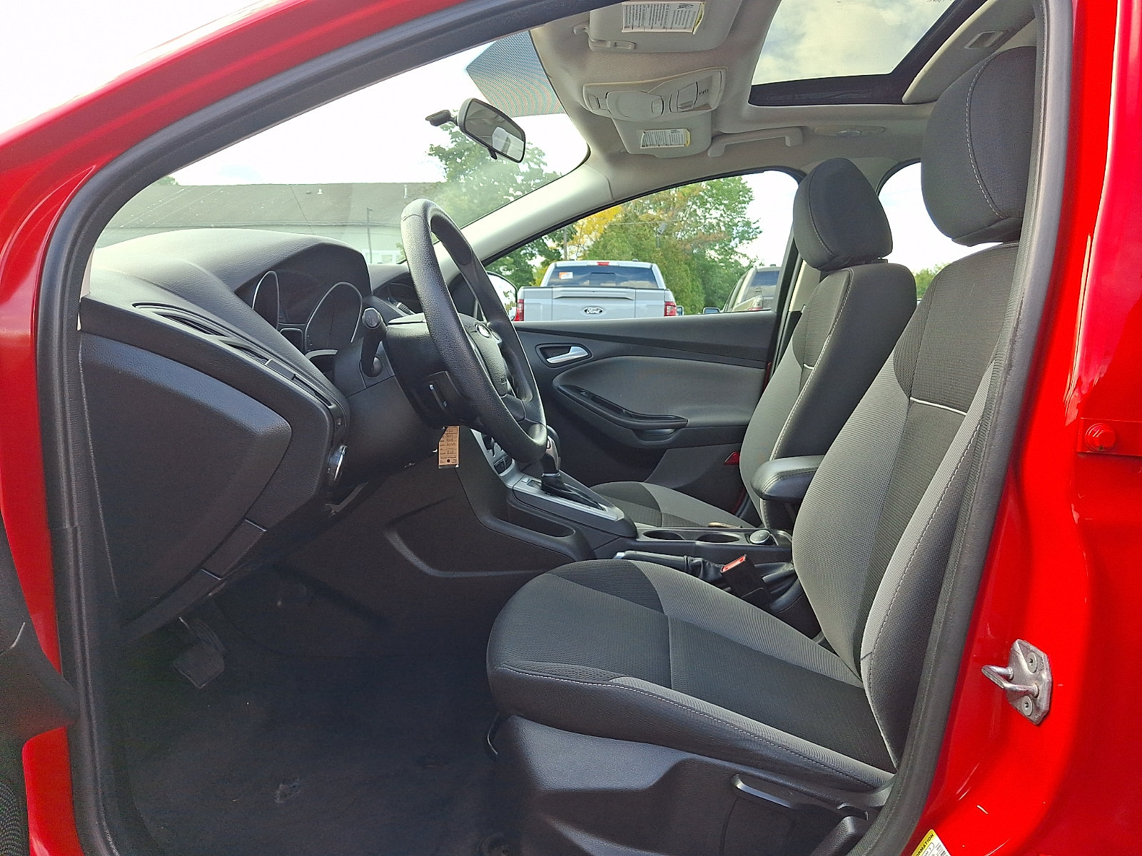 Used 2014 Ford Focus SE FWD image 14