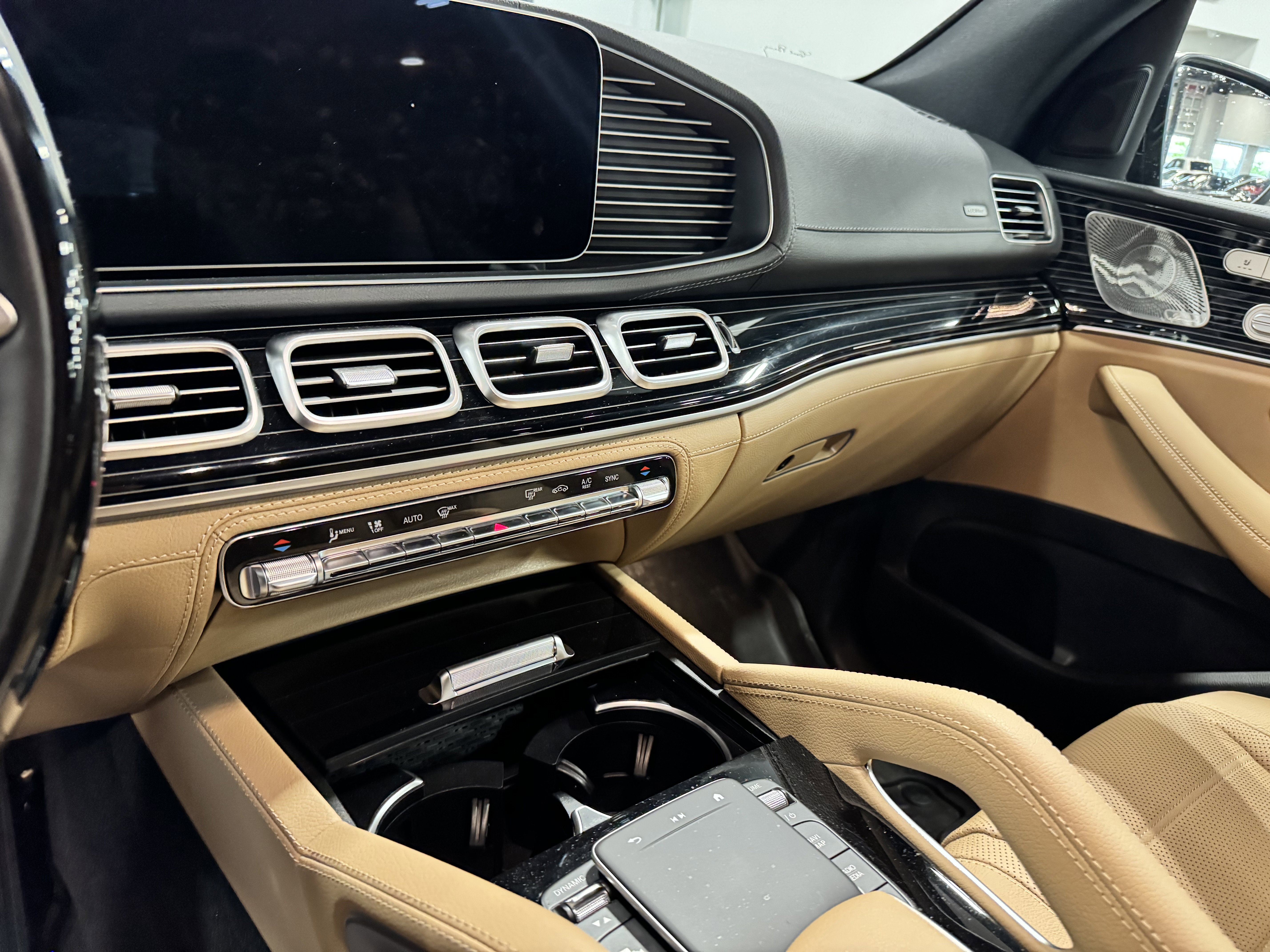 Used 2024 Mercedes-Benz GLE 350 4MATIC image 11