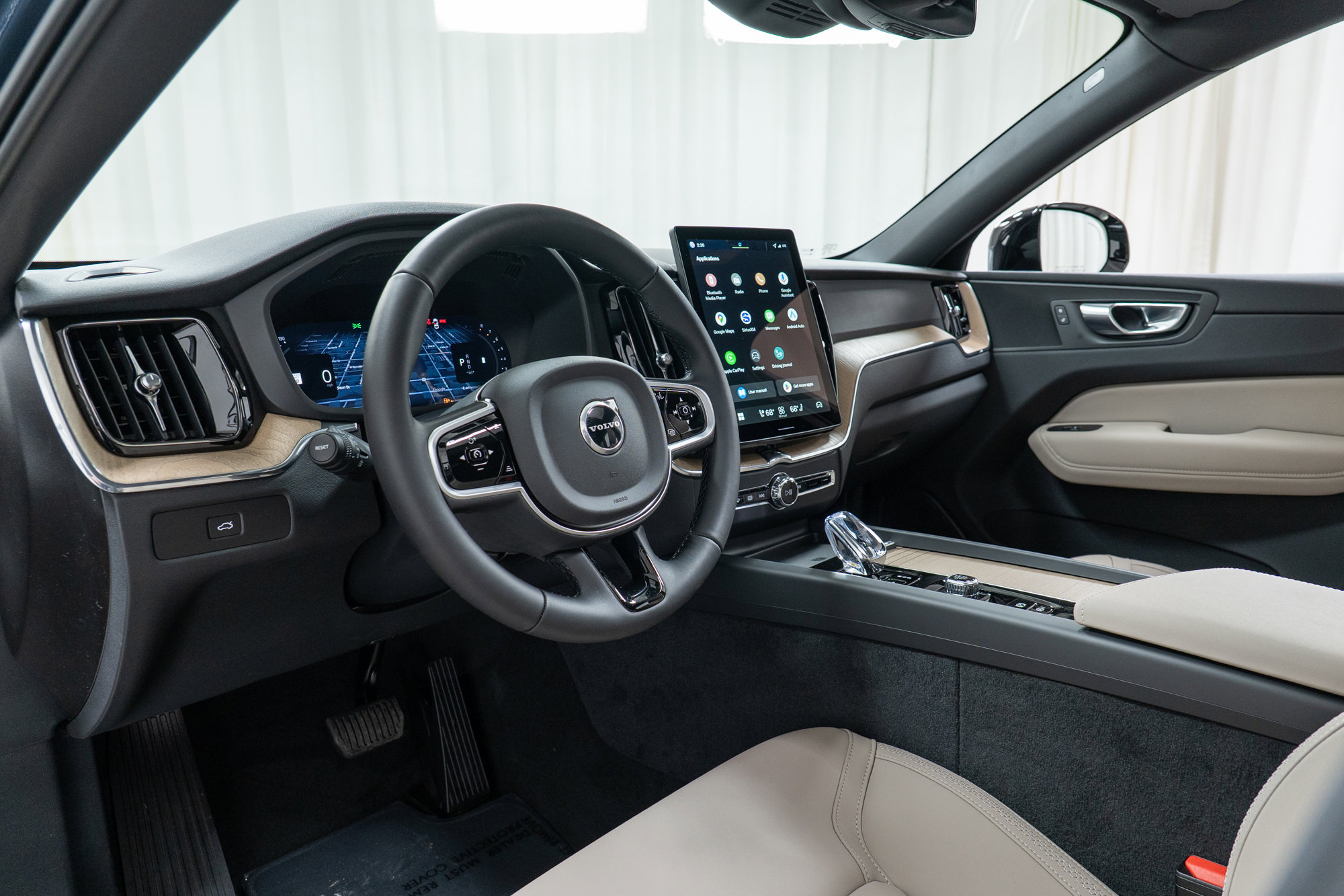 New 2026 Volvo XC60 B5 Plus w/ Climate Package image 12