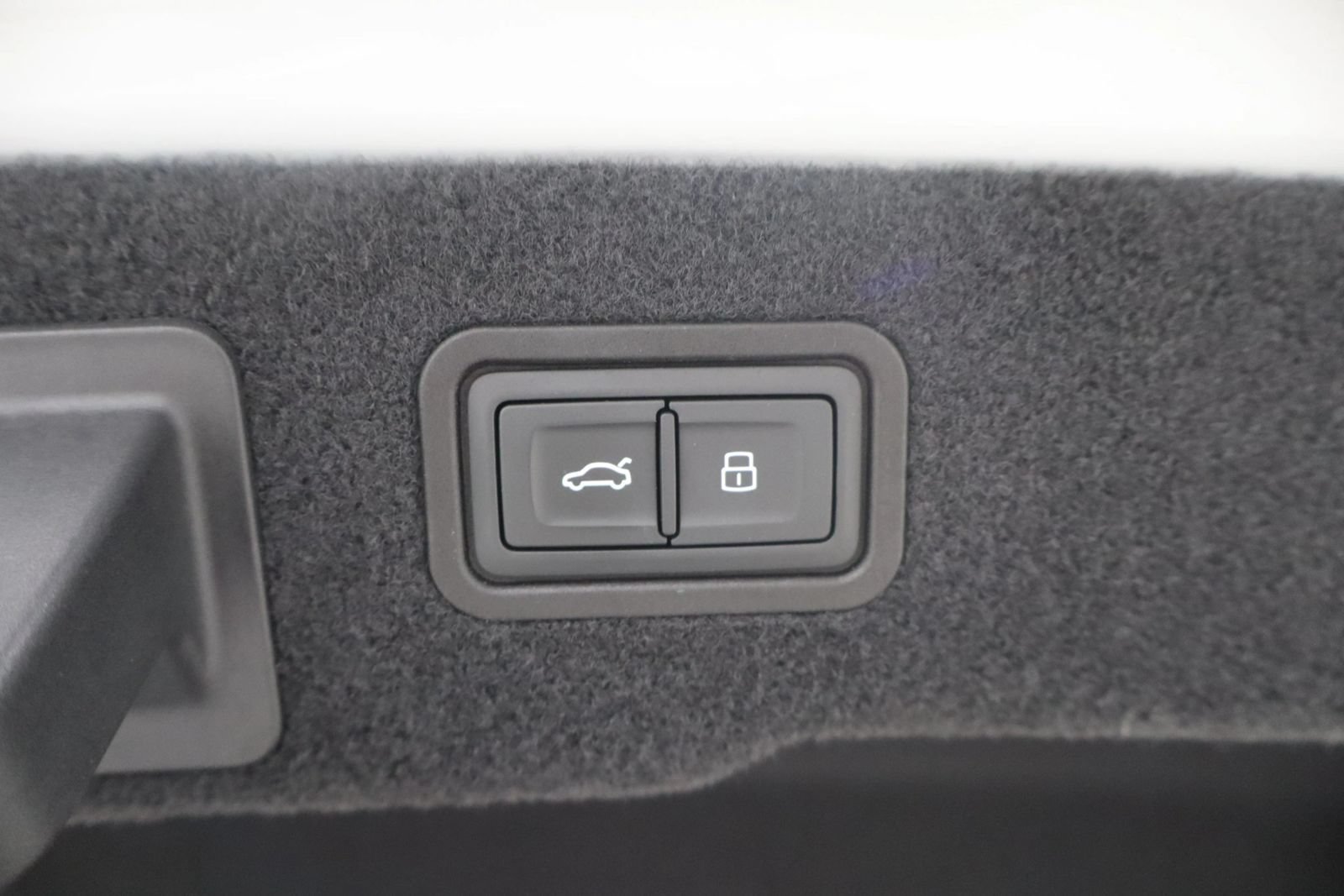 Used 2021 Audi A8 L 3.0T w/ Executive Plus Package AWD/4WD image 9