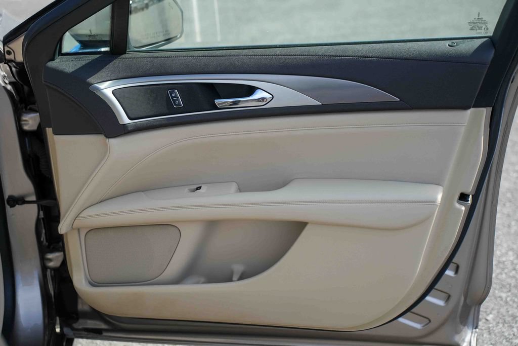 Used 2020 Lincoln MKZ FWD image 16