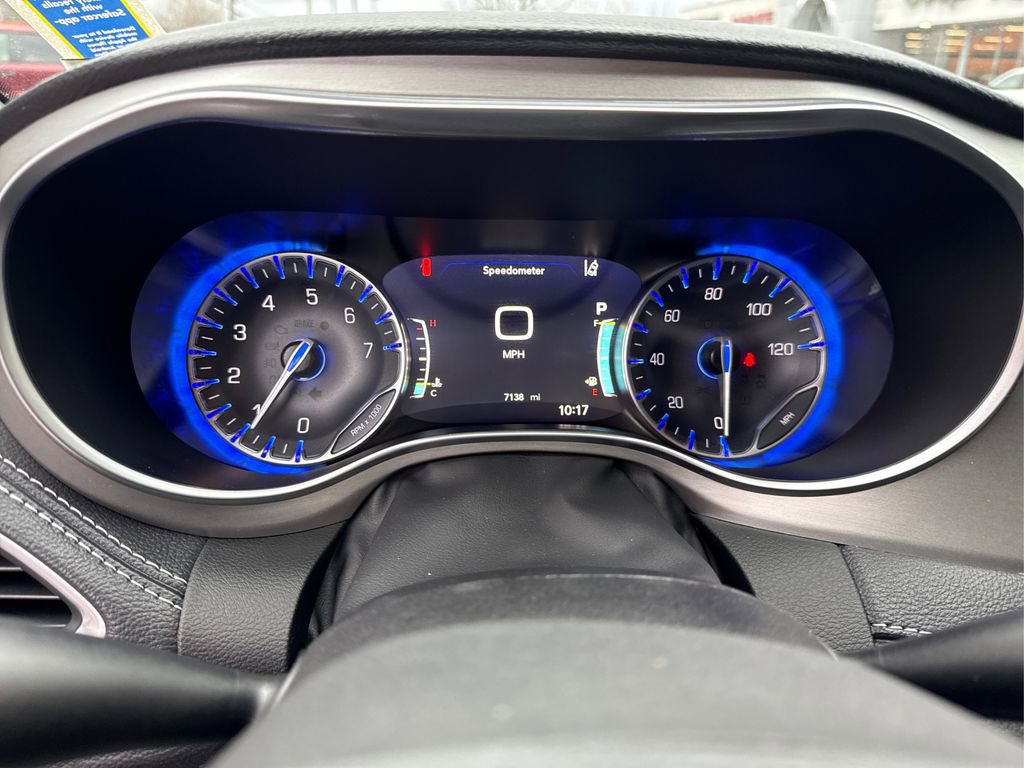 Used 2024 Chrysler Pacifica Limited w/ S Appearance Package image 23