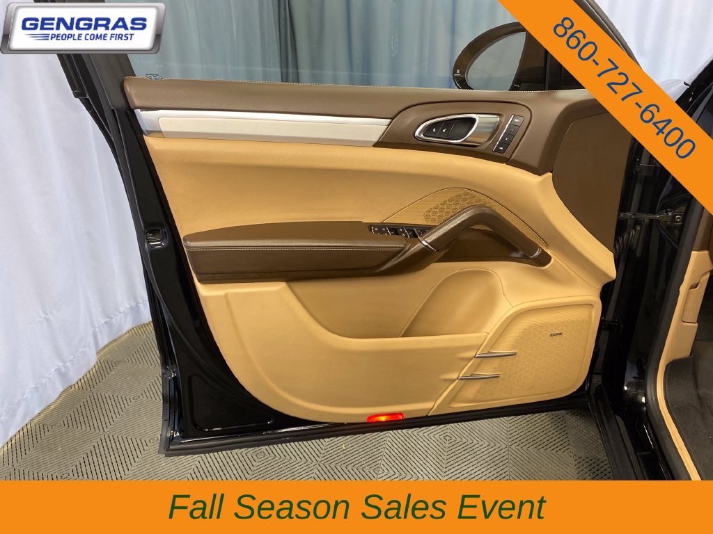 Used 2015 Porsche Cayenne Turbo AWD/4WD image 11